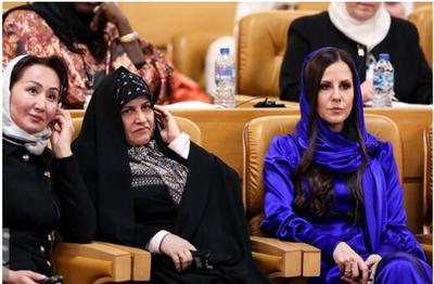 انتقاد روزنامه «جمهوری اسلامی» از هزینه «ده‌ها میلیون دلاری» کنگره‌ زنان تاثیرگذار، همزمان با «فقر مردم»