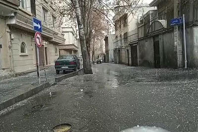 ببینید | بارش شدید تگرگ و باران در خیابان‌های شمال تهران