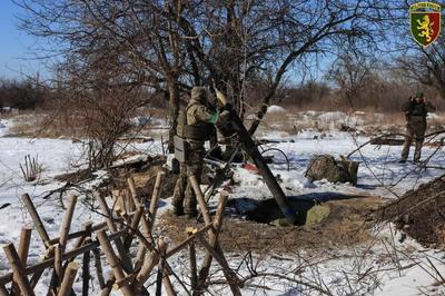 ببینید | نمایی عجیب از داخل سنگر یک سرباز اوکراینی؛ سلاح‌ها زیر پا...