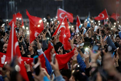 ببینید | شادی طرفدارهای اردوغان در میدان تکسیم