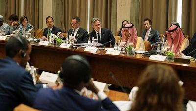 نشست ائتلاف ضد داعش در ریاض/ عربستان: کشورهای ثروتمند اتباع داعشی خود را بازگردانند