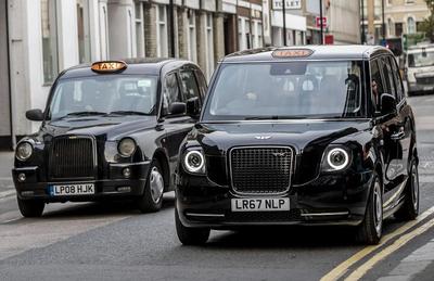 تاکسی‌های سیاه لندن هوا را آلوده نمی‌کنند/ عکس