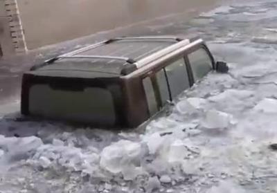 فیلم/ خودروهای گیرافتاده در یخ
