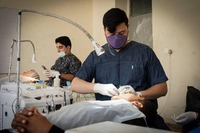 ارائه خدمت دندانپزشکی رایگان به محرومین فیروزآباد کرمانشاه