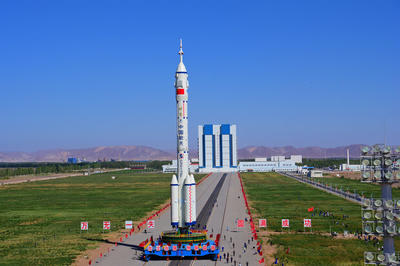 چین آماده پرتاب ۳ فضانورد به مدار زمین می شود