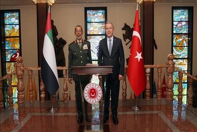دیدار وزیر دفاع ترکیه با رئیس ستادکل ارتش امارات