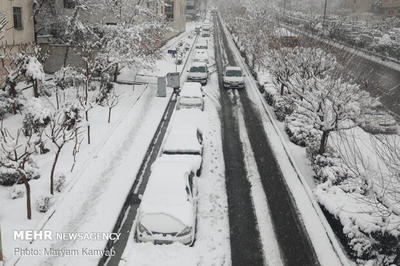برف، دوباره شهرداری تهران را غافلگیر کرد/ از ادعای مدیرکل خدمات شهری تا گلایه شهروندان + فیلم