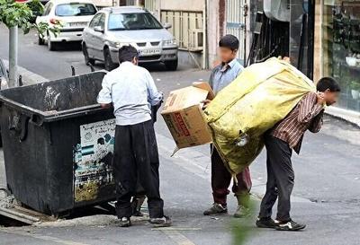 ویدیویی تلخ از تخلیه غیرانسانی کودکان زباله‌گرد در خیابان پاسداران تهران