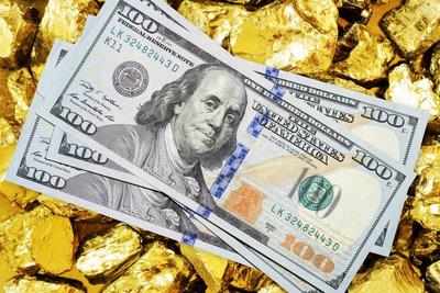 رابطه بین طلا و دلار/ قیمت طلا سقوط می‌کند؟
