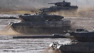 سیل تانک‌های غربی در راه جنگ اوکراین / جنجال اظهارات وزیر خارجه آلمان درباره «جنگ با روسیه» /سفارش ۷۰۰ موشک توسط فرانسه و ایتالیا برای اوکراین