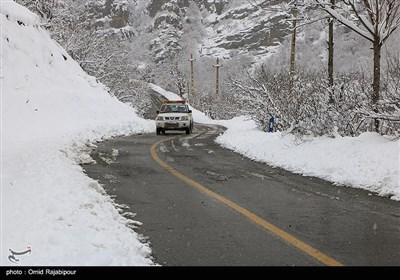 برف و باران کدام جاده‌ها را مسدود کرده است؟