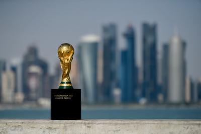سنگ بزرگ از حوالی جزایر ناشناخته؛/ درخواست 10 کشور آسیایی برای میزبانی جام جهانی!