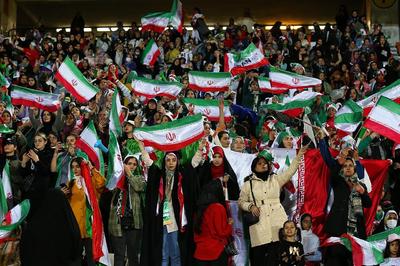 حمایت و تشویق بانوان از تیم ملی ایران