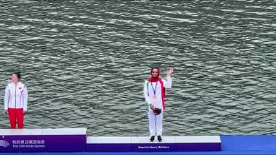 اهدای مدال برنز هدیه کاظمی (کایاک ۵۰۰ متر)