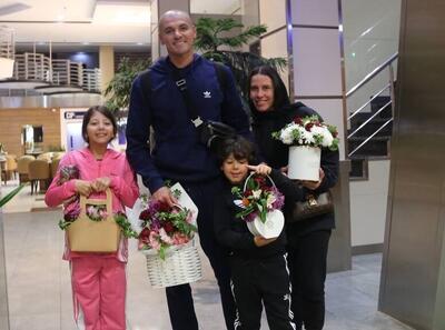 تصویر: سیلوا و همسرش در فرودگاه / مدافع جدید استقلال خانوادگی آمد