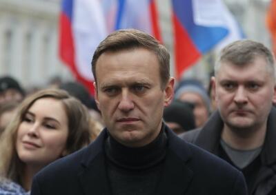 شکنجه الکس ناوالنی با ترانه هواداران پوتین