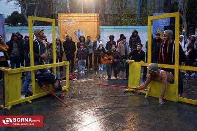 دومین شب اجراهای خیابانی جشنواره تئاتر فجر