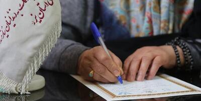 خبرگزاری فارس - مادر یزدی با فروش انگشترش، زندانی را آزاد کرد