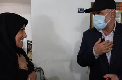 استاندار بوشهر با خانواده شهید غلامعباس دشتی دیدار کرد