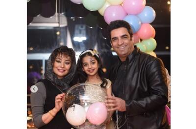 عکس تازه‌ی منوچهر هادی و یکتا ناصر در کنار هم در یک جشن تولد