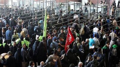 ببینید/ ازدحام جمعیت زائران در مرز مهران
