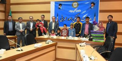 خبرگزاری فارس - روز متفاوت معاون عمرانی در دیدار با خانواده‌ جوان دارای ۹ فرزند+ تصاویر و فیلم