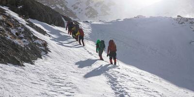 خبرگزاری فارس - صعودهای بد موقع و دردسرساز کوهنوردان به ارتفاعات دنا+ تصاویر