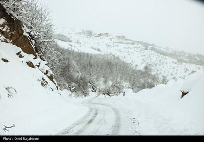 بارش سنگین برف در گردنه ژالانه کردستان/ ‌بارش نیم‌متری ‌برف در جاده‌های کوهستانی - تسنیم