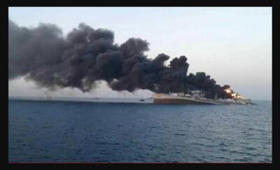 کشتی انگلیسی همچنان در آتش می‌سوزد