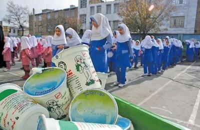 توزیع یک میلیون و ۵۰۰ هزار پاکت شیر در ۲ هزار و ۶۰۰ مدرسه ابتدایی لرستان