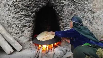 پخت نان محلی به شیوه بانوی مسن عشایر زاگرس نشین (فیلم)