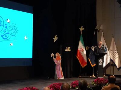 شانزدهمین جشنواره هنرهای تجسمی فجر افتتاح شد/  نمایش ۷۷۱ اثر از ۵۱۷ هنرمند در نمایشگاه