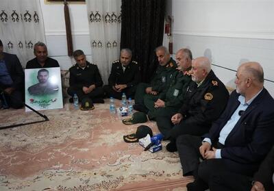 دیدار استاندار بوشهر با خانواده سرباز شهید مدافع امنیت/ دستگاه قضا با قاتل قاطعانه برخورد کند - تسنیم