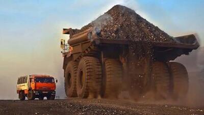عکس| بزرگترین کامیون جهان، هیولای غول‌پیکر بلاز کنار یک کامیون معمولی