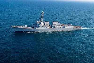 حمله یمن به یک کشتی نیروی دریایی آمریکا
