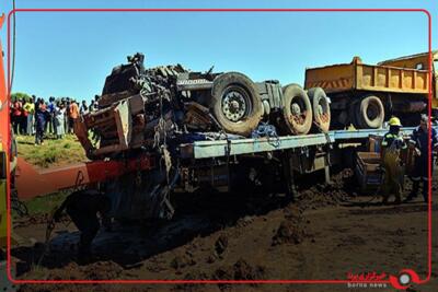 غارت کامیون مواد غذایی پس از تصادف در لیمپوپو آفریقای جنوبی