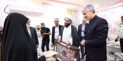 وزیر ورزش و جوانان با خانواده شهید مریدی دیدار کرد
