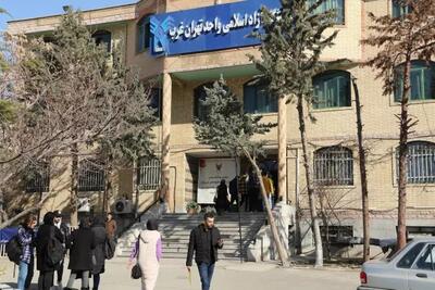 رئیس دانشگاه آزاد واحد تهران غرب می‌گوید تفکیک جنسیتی فقط در آزمایشگاه‌ها و کارگاه‌های آموزشی است نه در کلاس‌ها