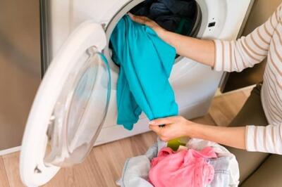 بهترین روش شستن لباس ها بدون چروک شدن + 6 ترفند