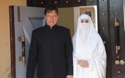 همسر عمران خان برای «حصر خانگی» به منزل بازگشت