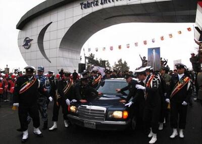 مراسم نمادین ورود تاریخی امام خمینی(ره) به میهن اسلامی برگزار شد