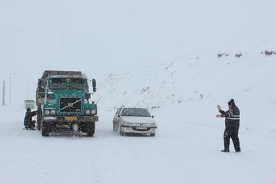 برف و کولاک در جاده‌های سرولایت شدید است/ هدایت حادثه‌دیدگان به اسکان‌های اضطراری