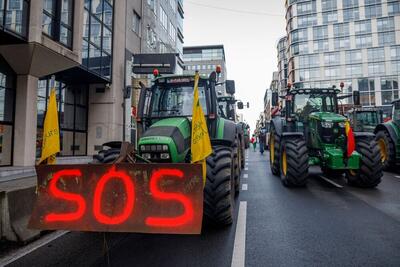 فایننشال تایمز: اوربان با اعتراضات کشاورزان در بروکسل ارتباط دارد