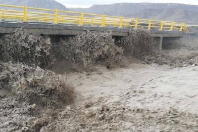 سیلاب راه ارتباطی ۳۵ روستا در جنوب سیستان و بلوچستان را مسدود کرد