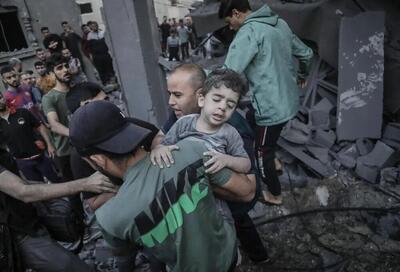 تصاویری تلخ از جمع آوری هیزم در غزه به دلیل قحطی سوخت  / فیلم