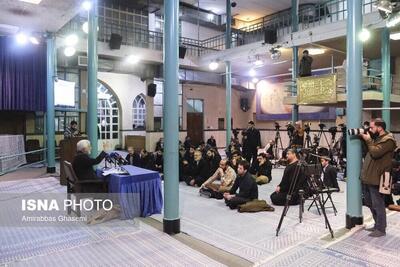 تصویری از جلسه سخنرانی سعید جلیلی در حسینیه جماران: حضور پرتعداد دوربین‌ها و تعداد اندک حضار!