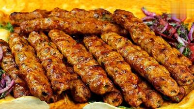 طرز تهیه کباب کوبیده مرغ به سبک عربی در فر (فیلم)