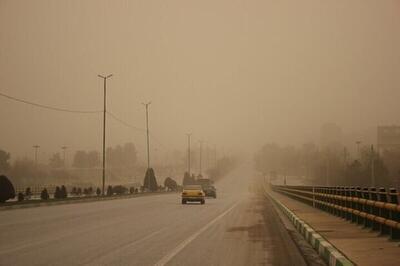 طوفان گرد و خاک دید رانندگان در جاده سرخس را کاهش داد