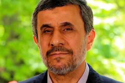 کبودی زیر چشم محمود احمدی‌نژاد جنجالی شد | پایگاه خبری تحلیلی انصاف نیوز