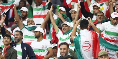 خبرگزاری فارس - قطری‌ها جنگ روانی را ادامه دادند؛ فروش بلیت هواداران ایران به صورت پراکنده در ورزشگاه!